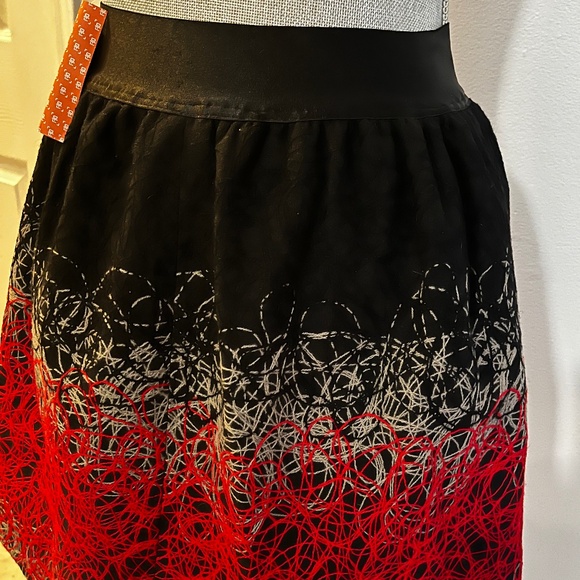 Skirt - Picture 3 of 4